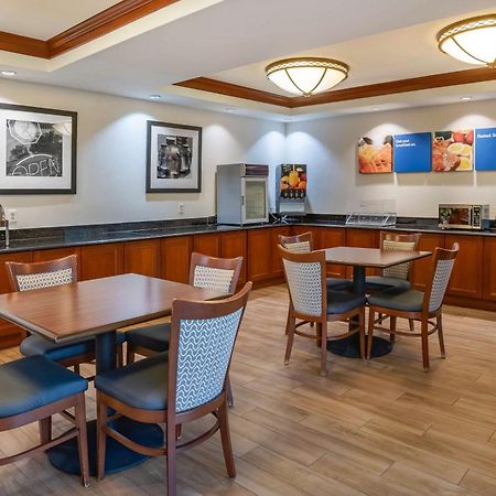 Comfort Inn & Suites Newark - Wilmington Extérieur photo