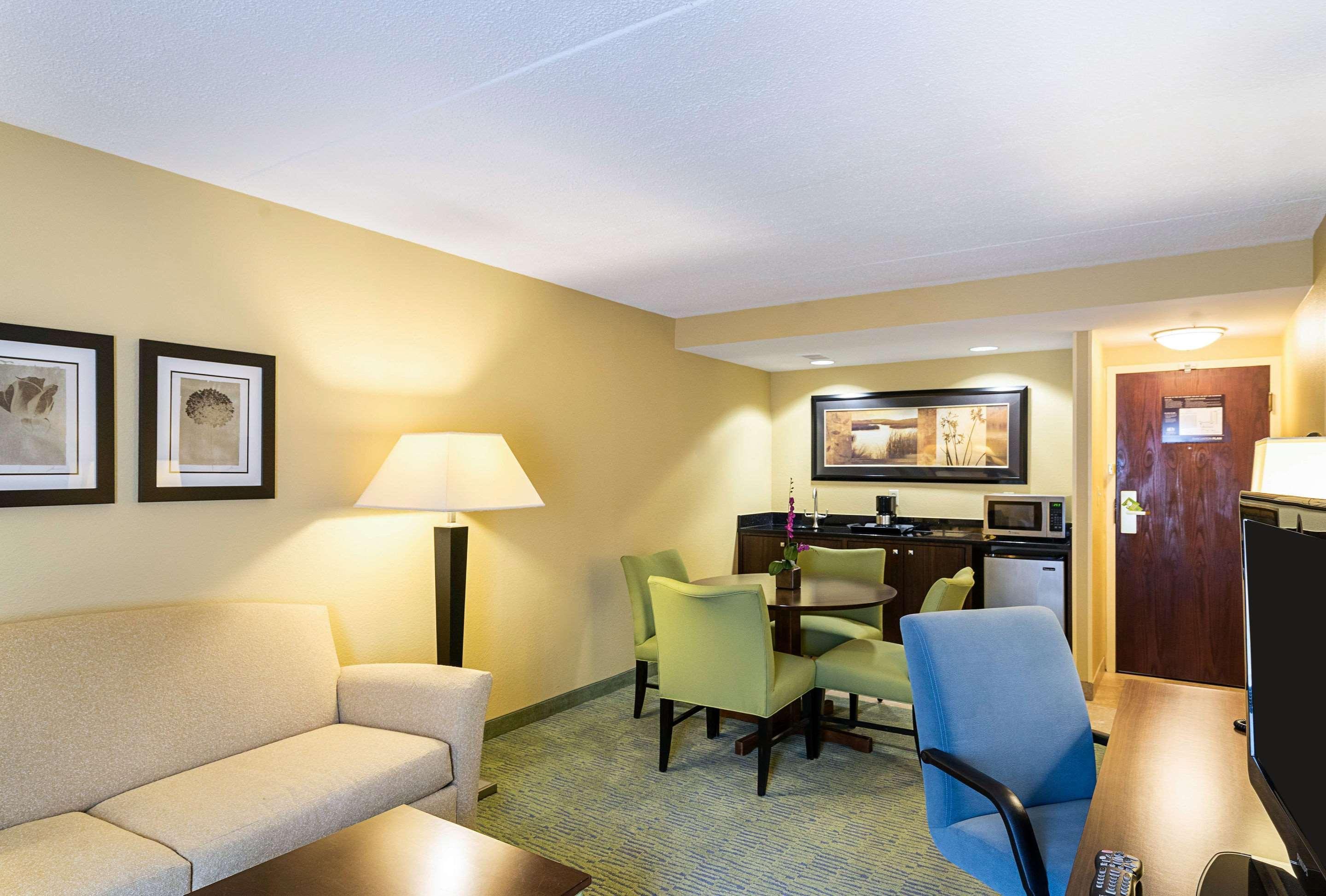 Comfort Inn & Suites Newark - Wilmington Extérieur photo