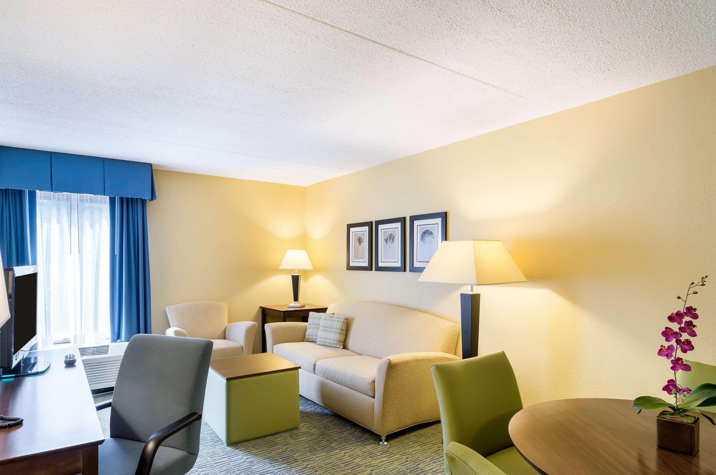 Comfort Inn & Suites Newark - Wilmington Extérieur photo