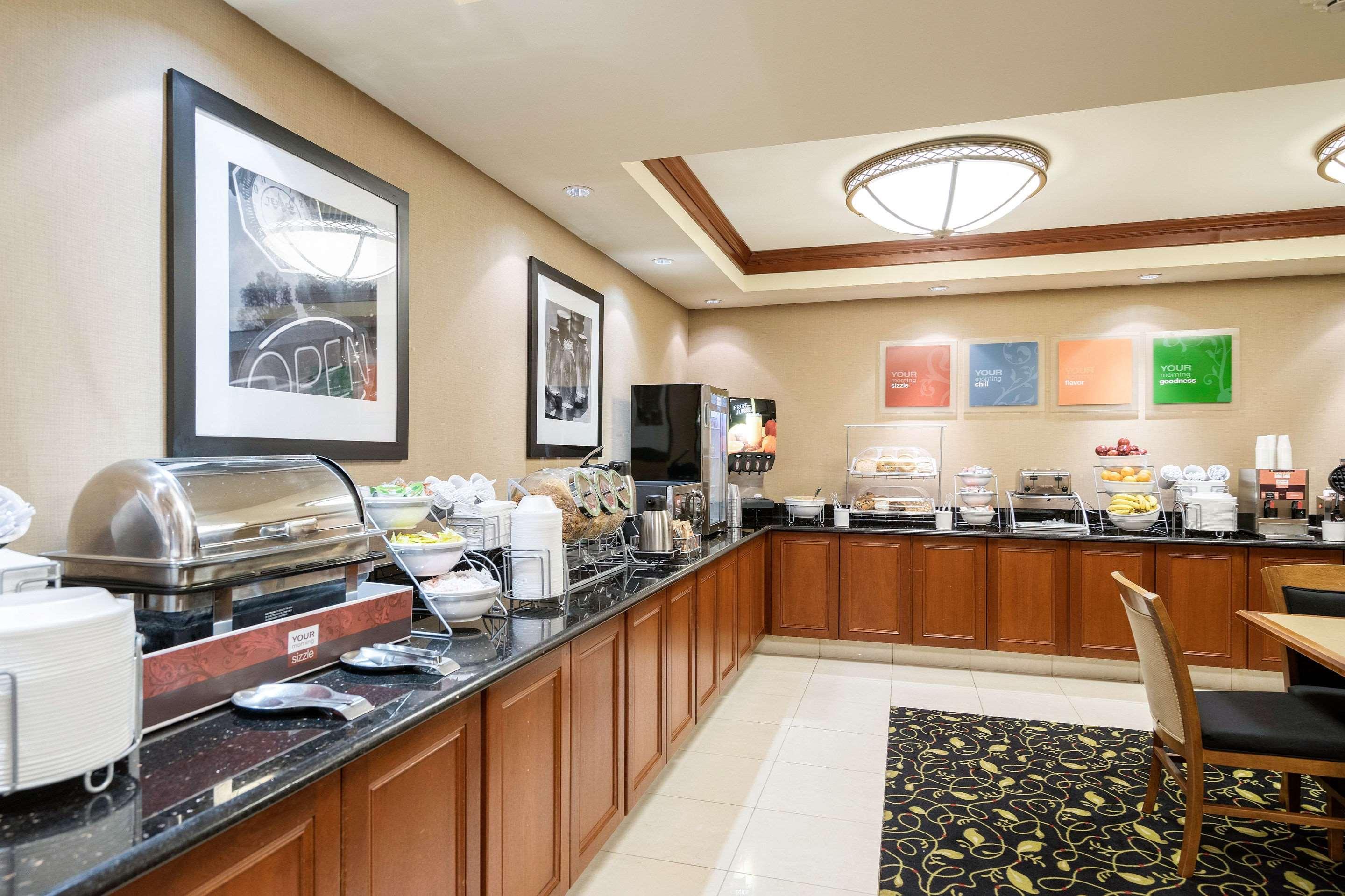 Comfort Inn & Suites Newark - Wilmington Extérieur photo