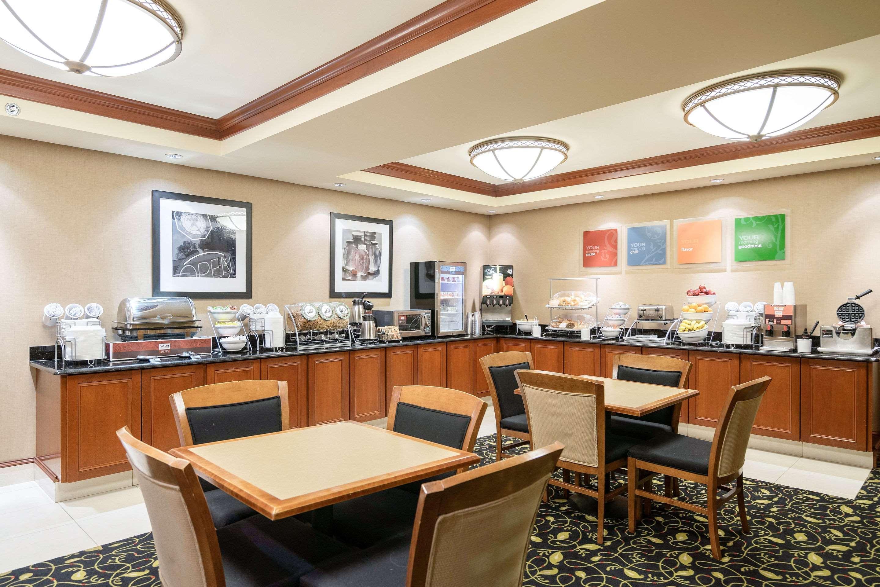 Comfort Inn & Suites Newark - Wilmington Extérieur photo
