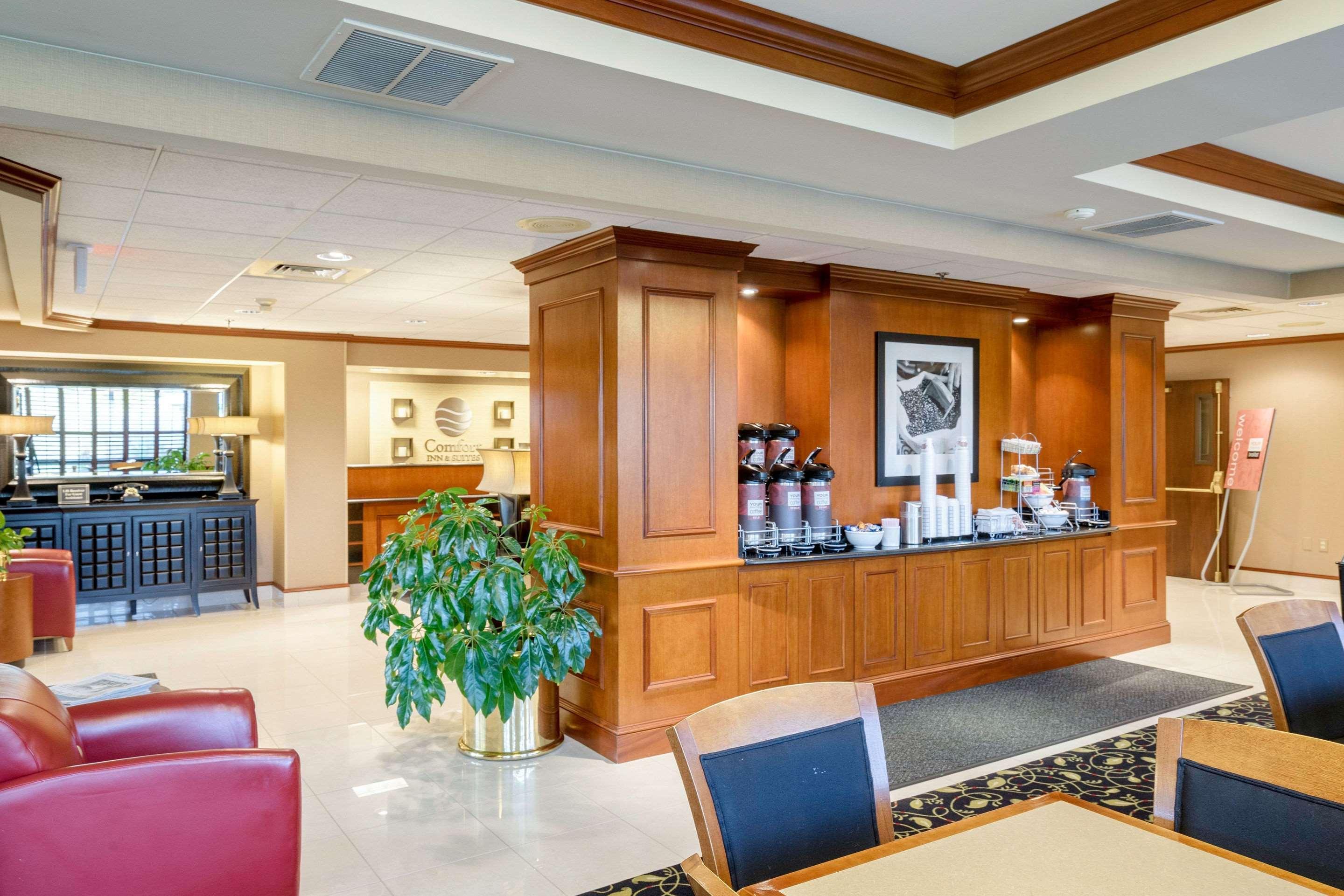 Comfort Inn & Suites Newark - Wilmington Extérieur photo