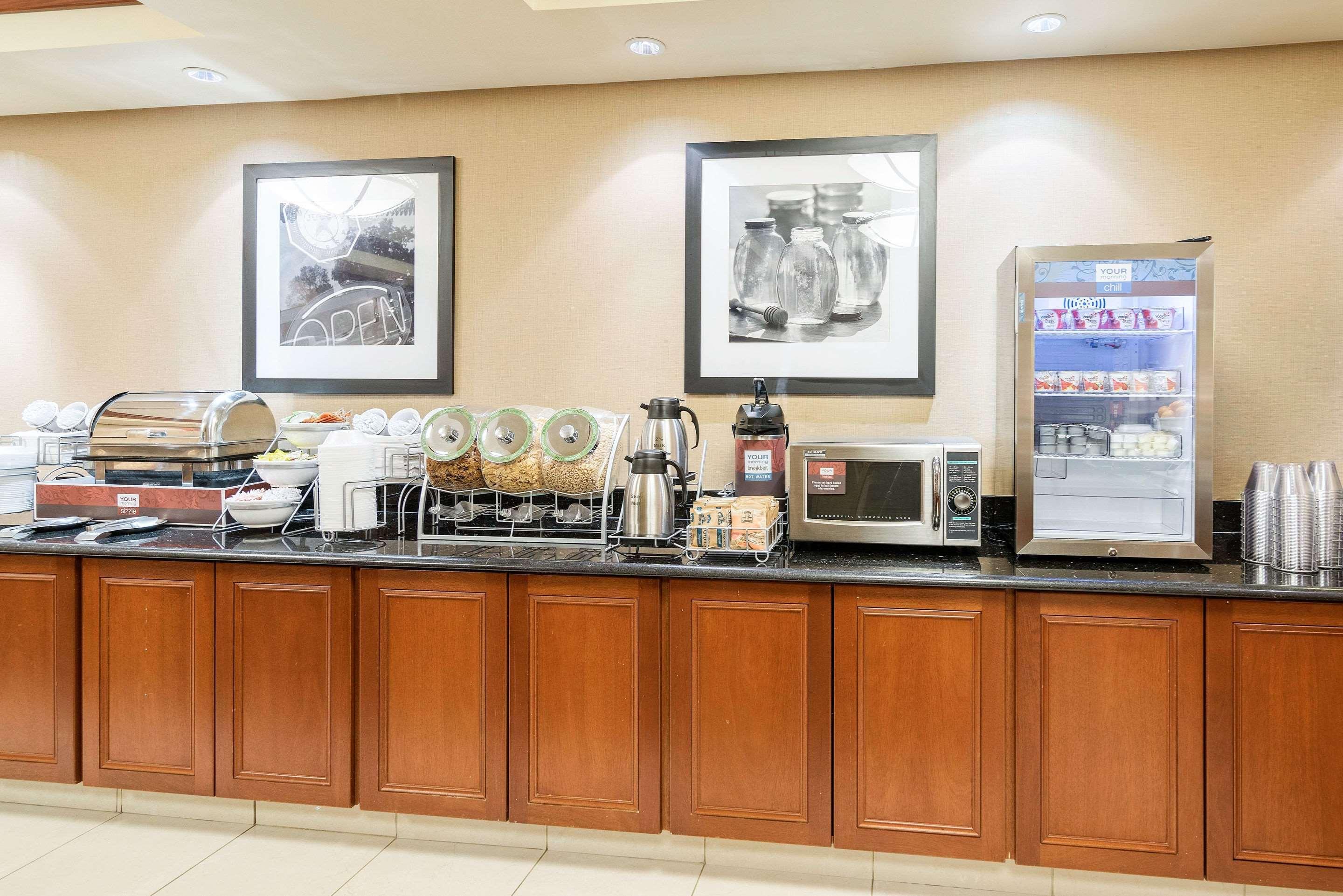 Comfort Inn & Suites Newark - Wilmington Extérieur photo