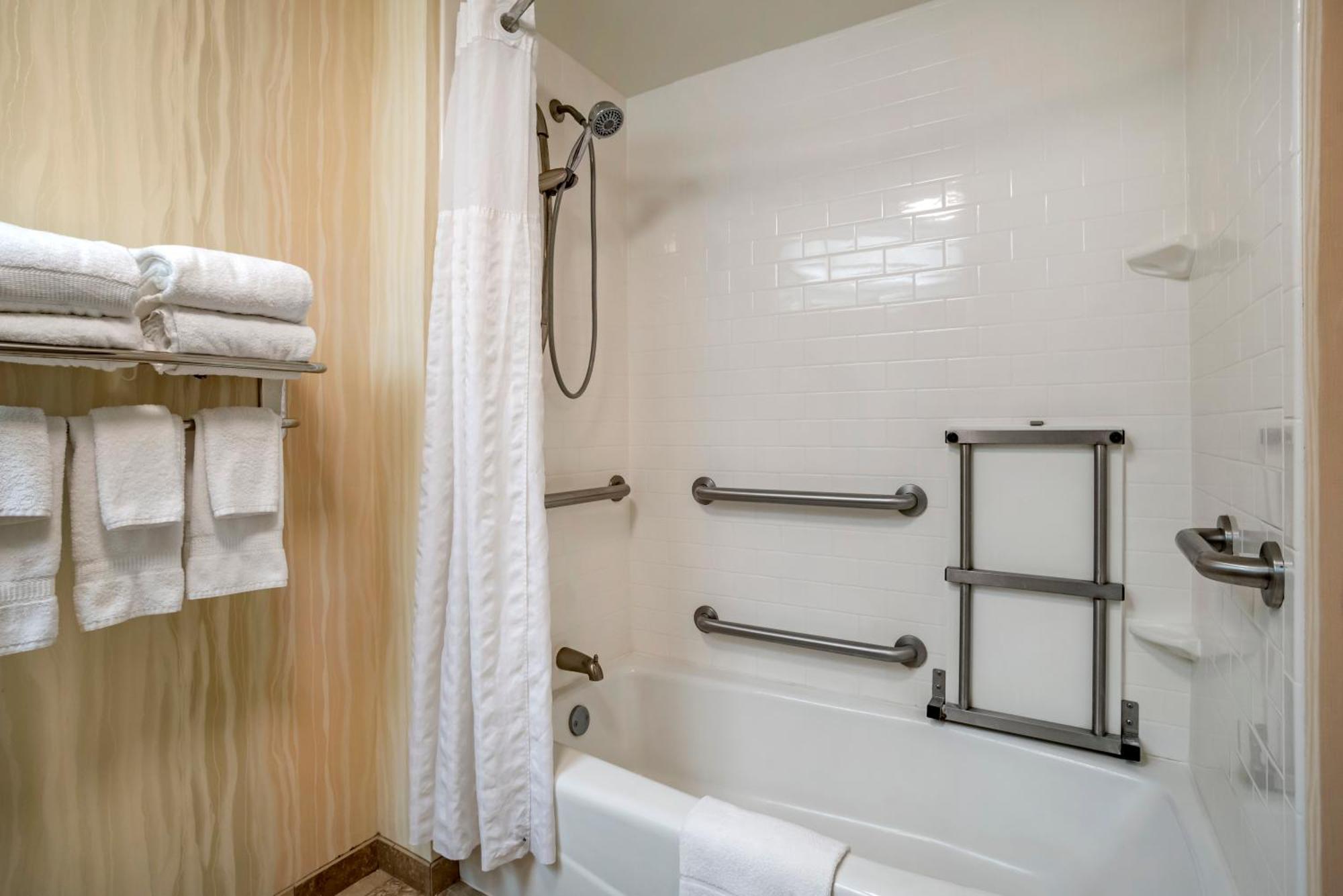 Comfort Inn & Suites Newark - Wilmington Extérieur photo