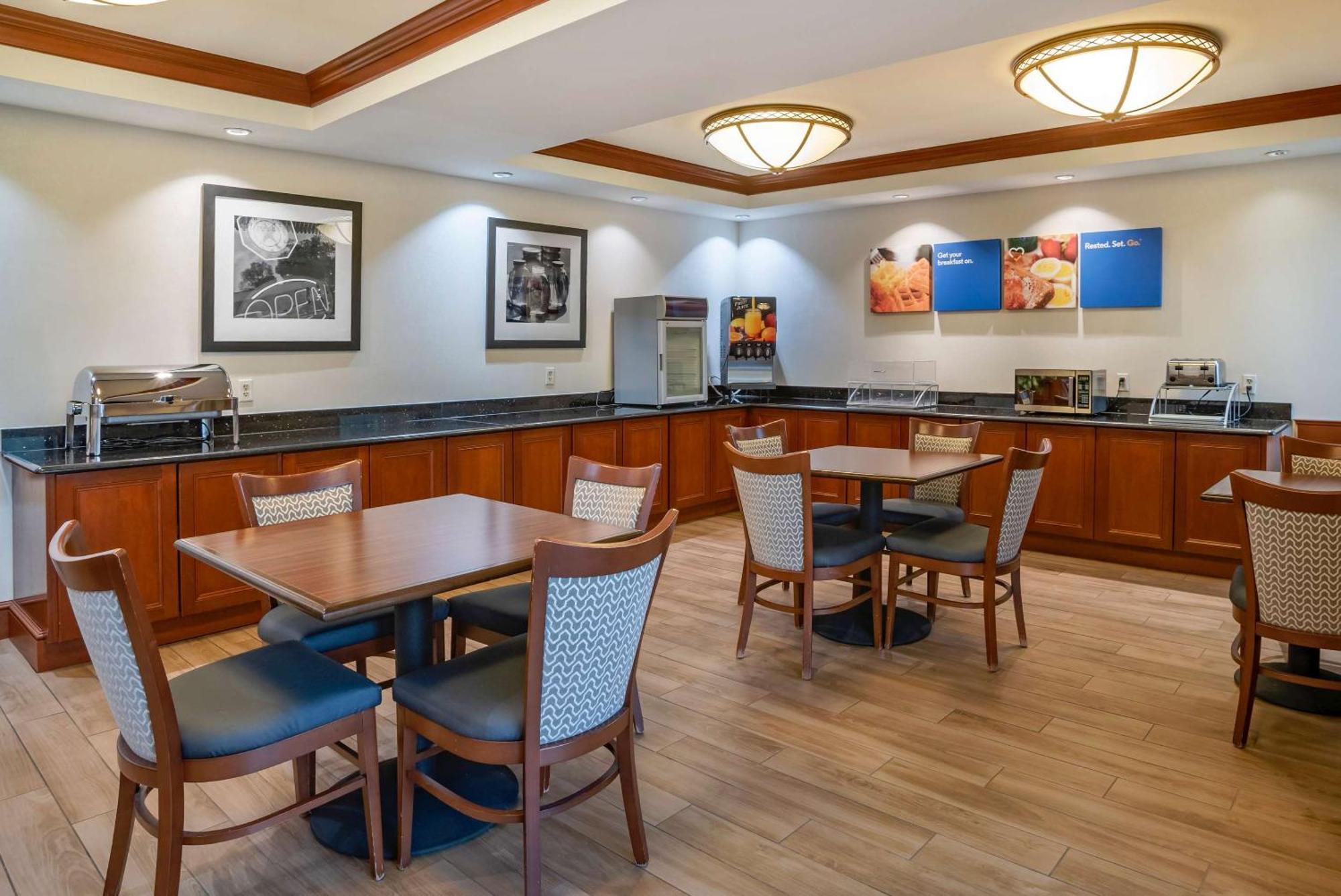 Comfort Inn & Suites Newark - Wilmington Extérieur photo