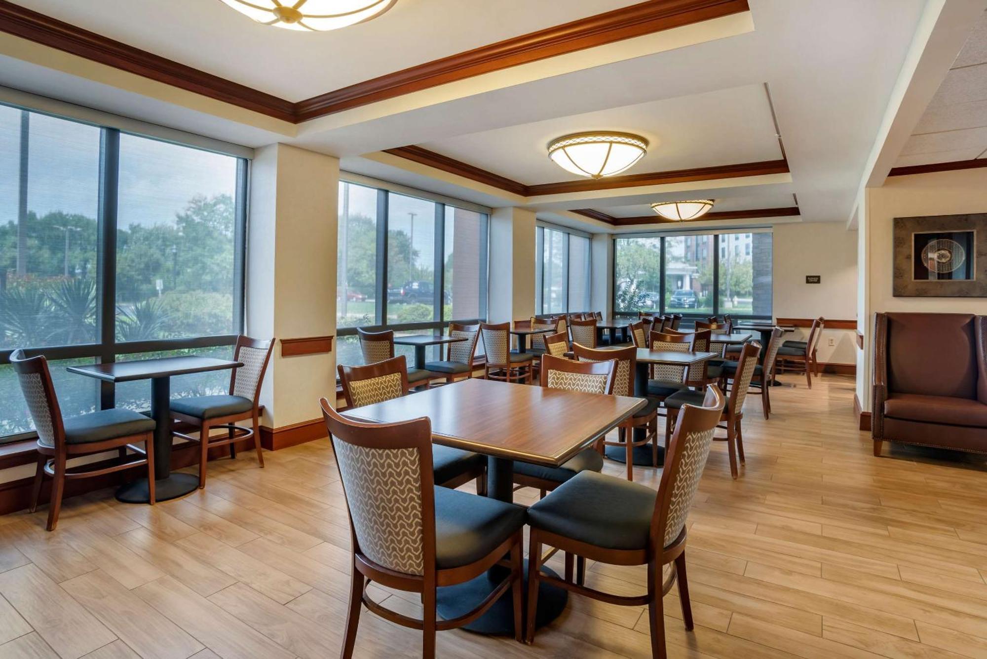 Comfort Inn & Suites Newark - Wilmington Extérieur photo