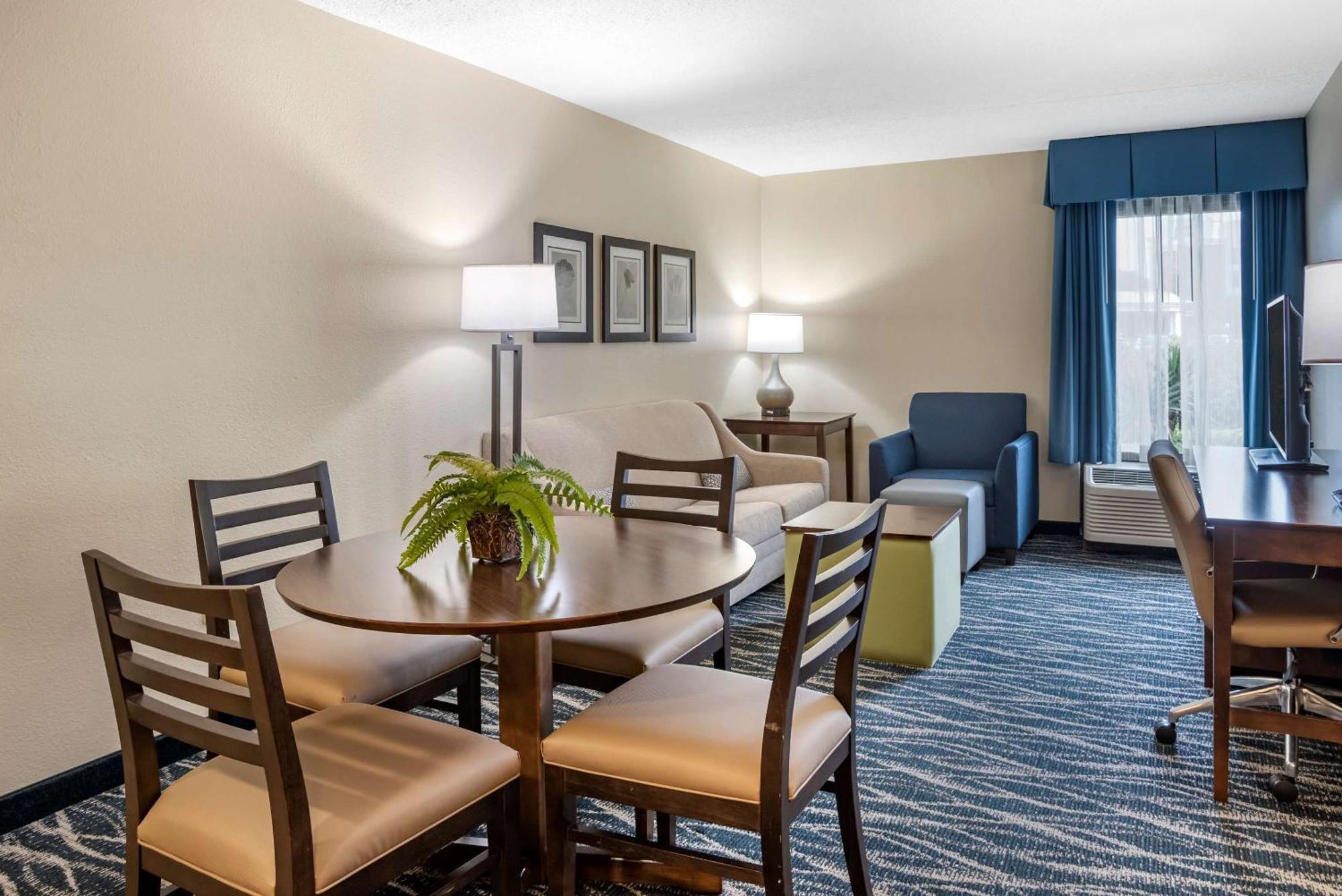 Comfort Inn & Suites Newark - Wilmington Extérieur photo