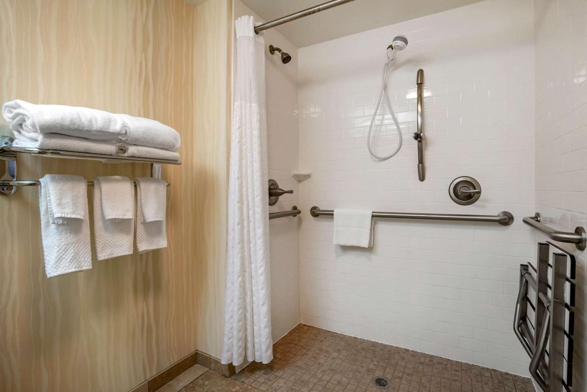 Comfort Inn & Suites Newark - Wilmington Extérieur photo