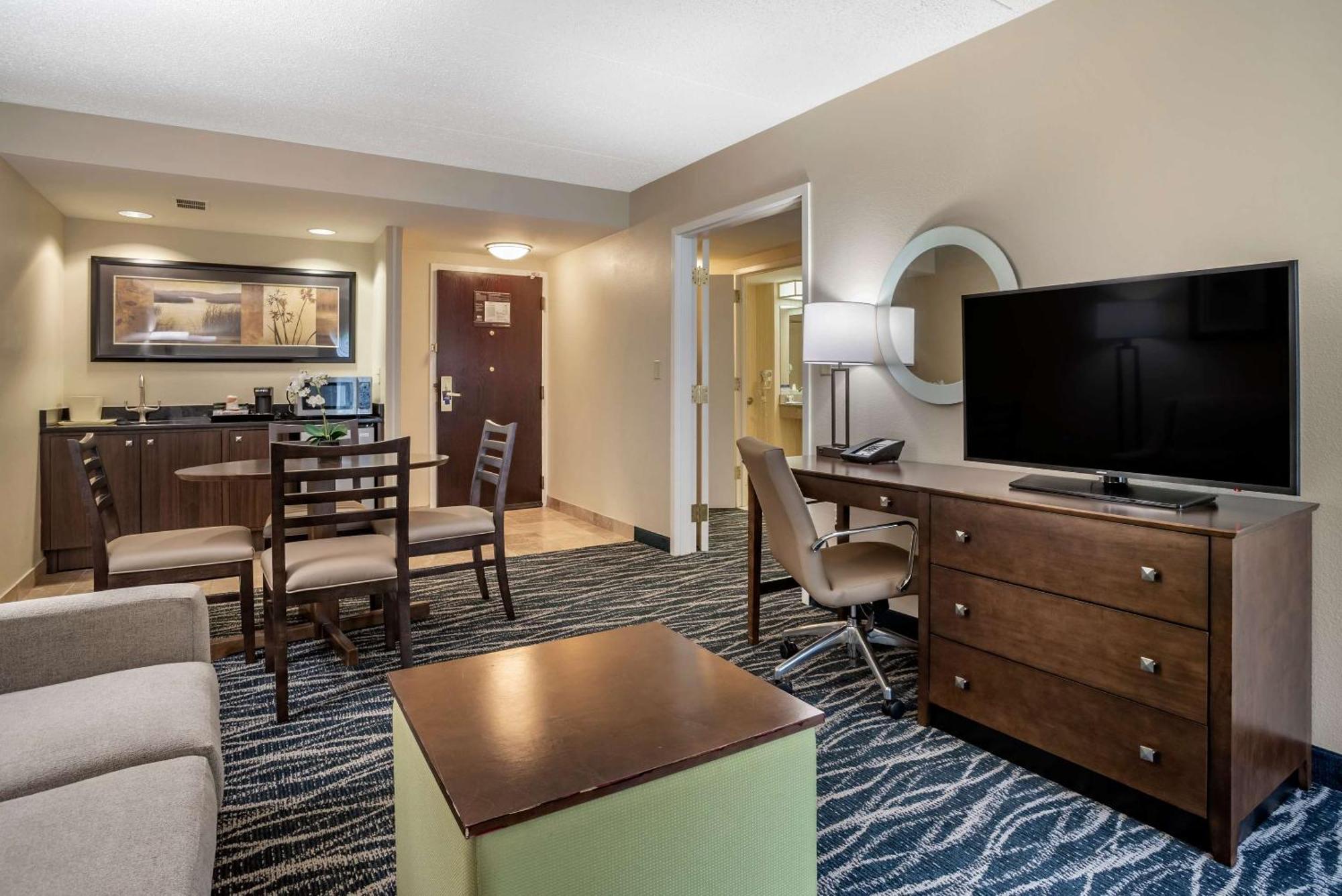 Comfort Inn & Suites Newark - Wilmington Extérieur photo