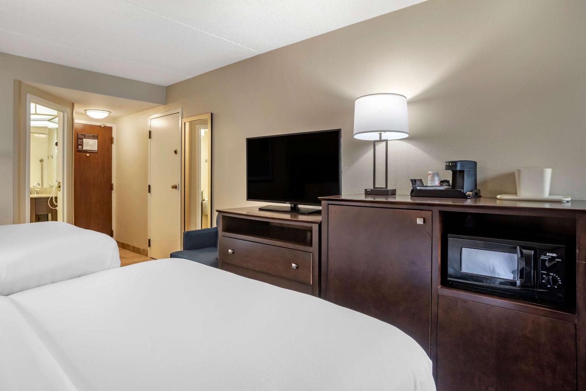 Comfort Inn & Suites Newark - Wilmington Extérieur photo