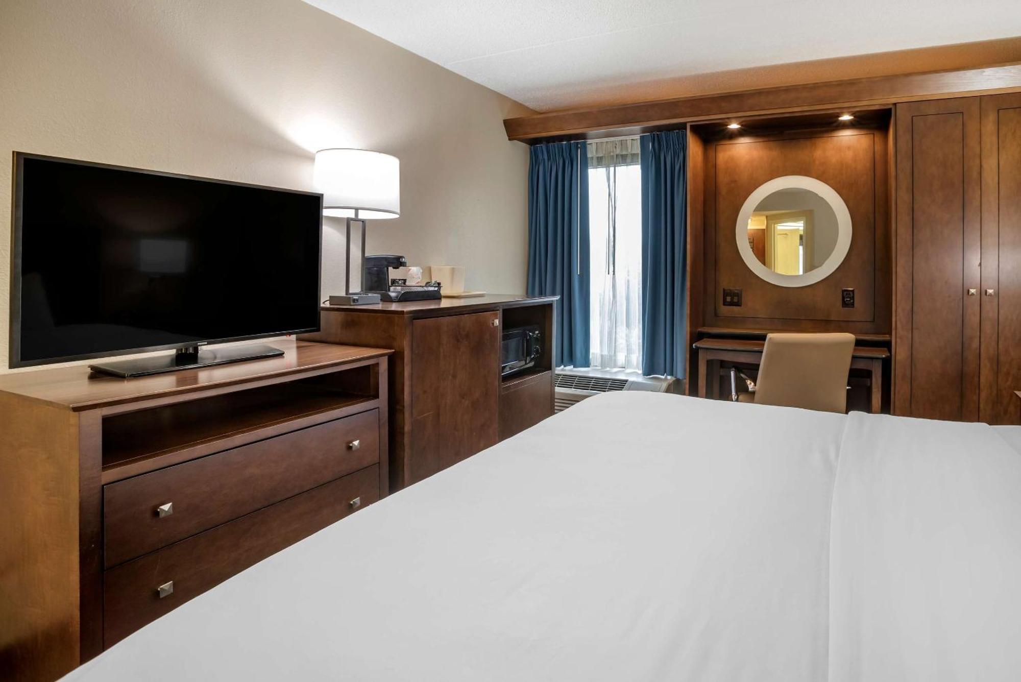 Comfort Inn & Suites Newark - Wilmington Extérieur photo