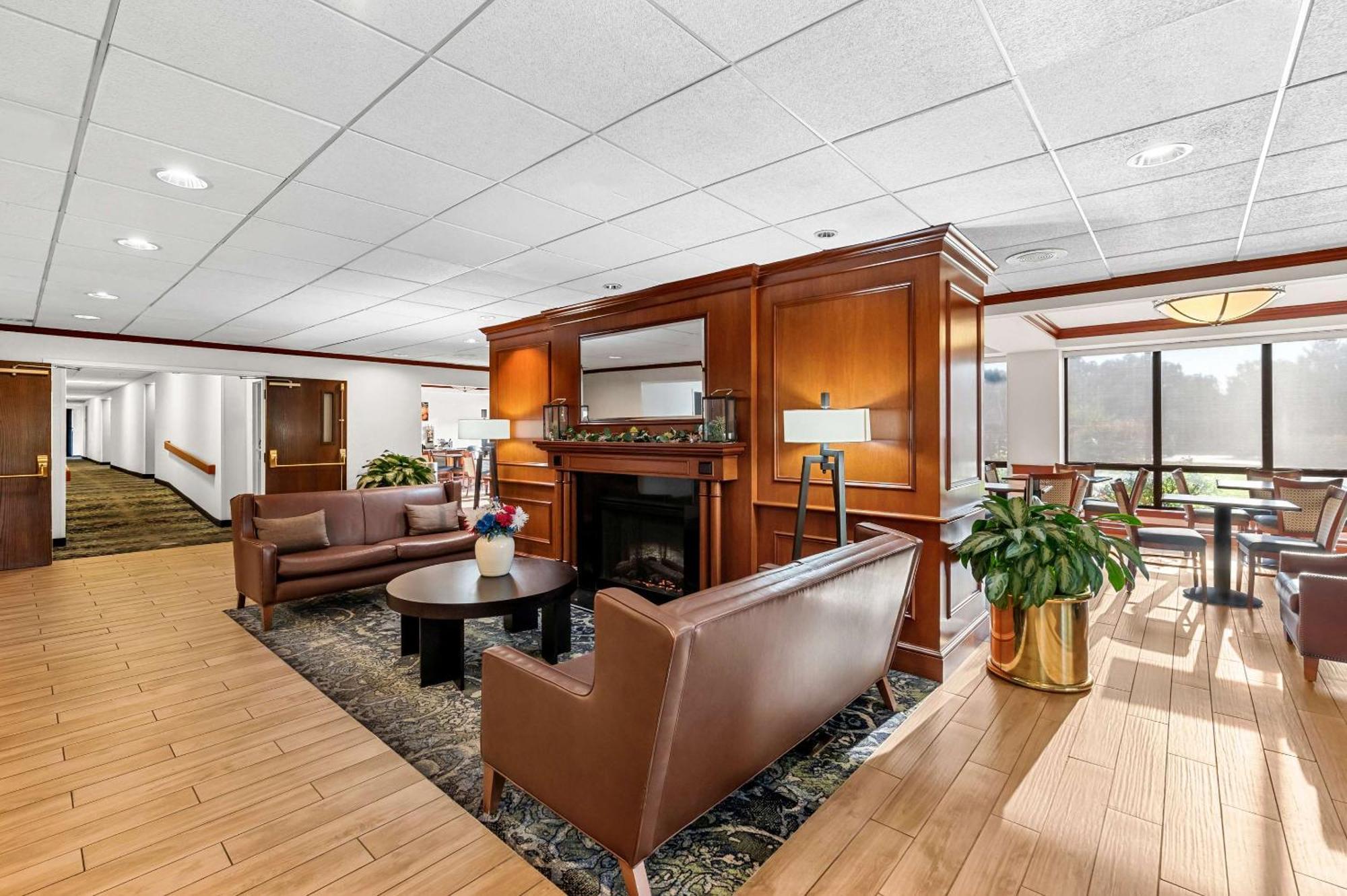 Comfort Inn & Suites Newark - Wilmington Extérieur photo